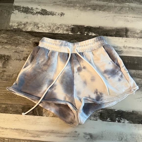 Princess Polly Shorts - Picture 1 of 4